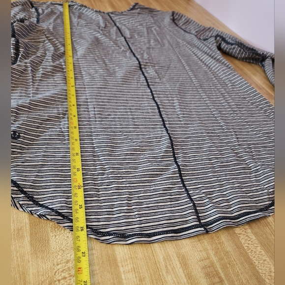 LULULEMON Yogini 5 Year Long Sleeve Tee, size 6 - Picture 12 of 13